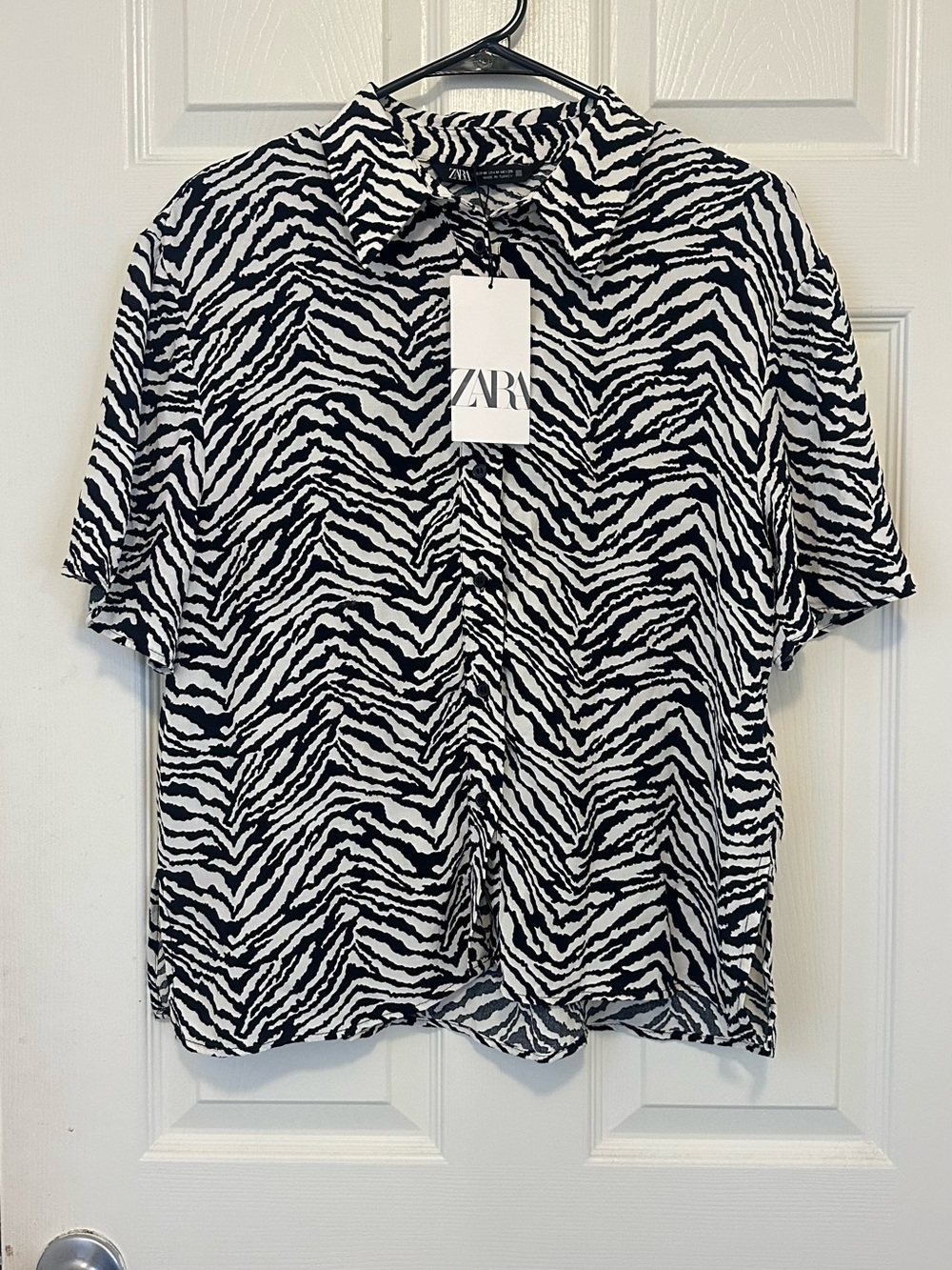 ZARA Black and White Zebra-Print Short Sleeve Button-Down Shirt